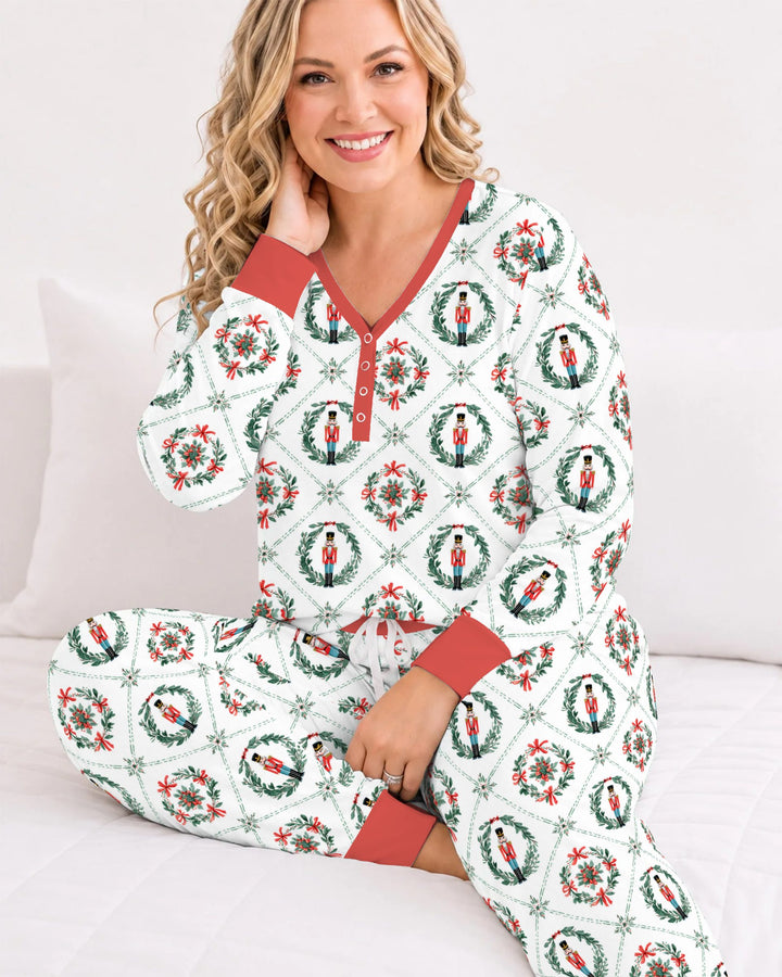 Classic Nutcracker Christmas Wreath Seamless Pattern Bamboo Women Pajama Set