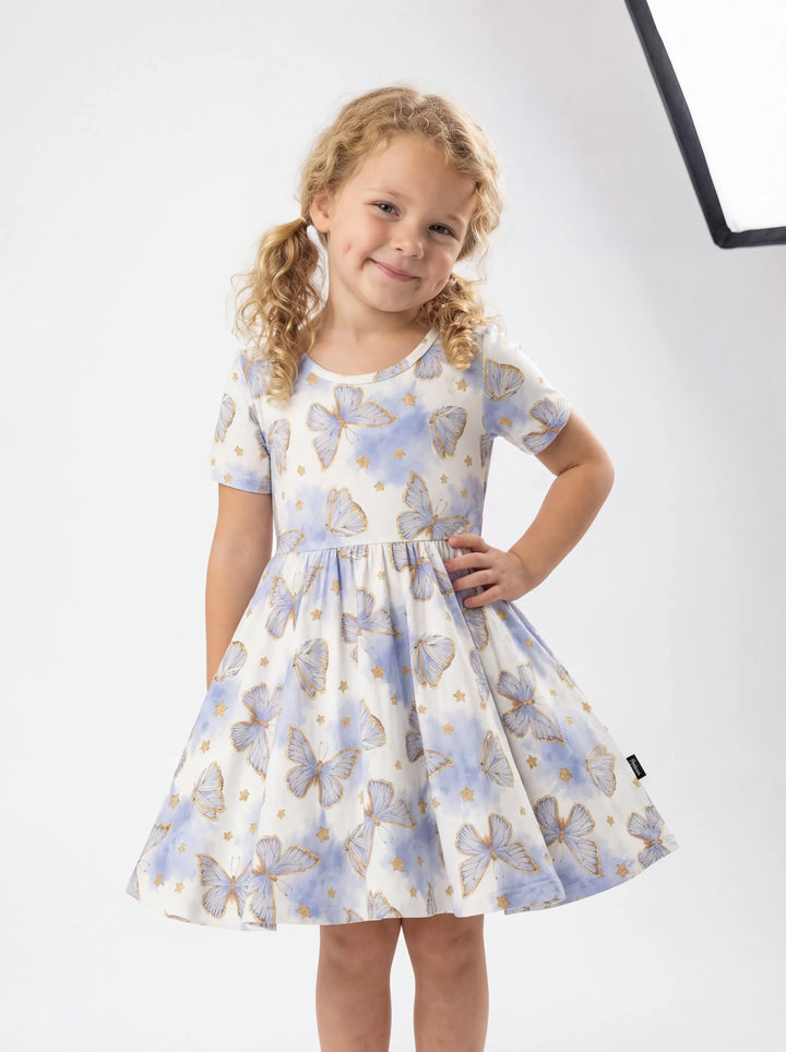 Weiches Schmetterlingshimmel Süßes Bambus Wickelkleid