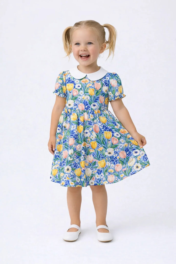 Kleid mit Peter-Pan-Kragen, lebhaftem Tulpenmuster und Bambusprint