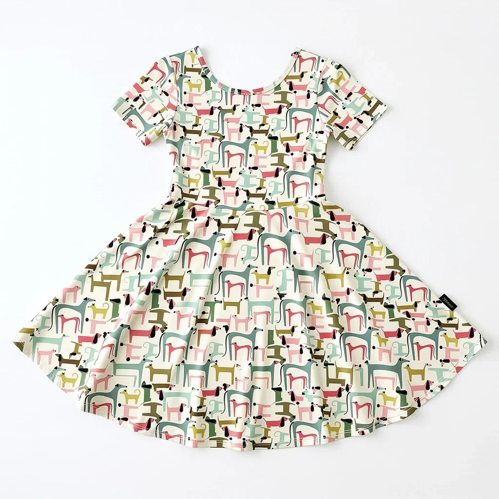 Modern Puppy Parade Bambus-Drehkleid