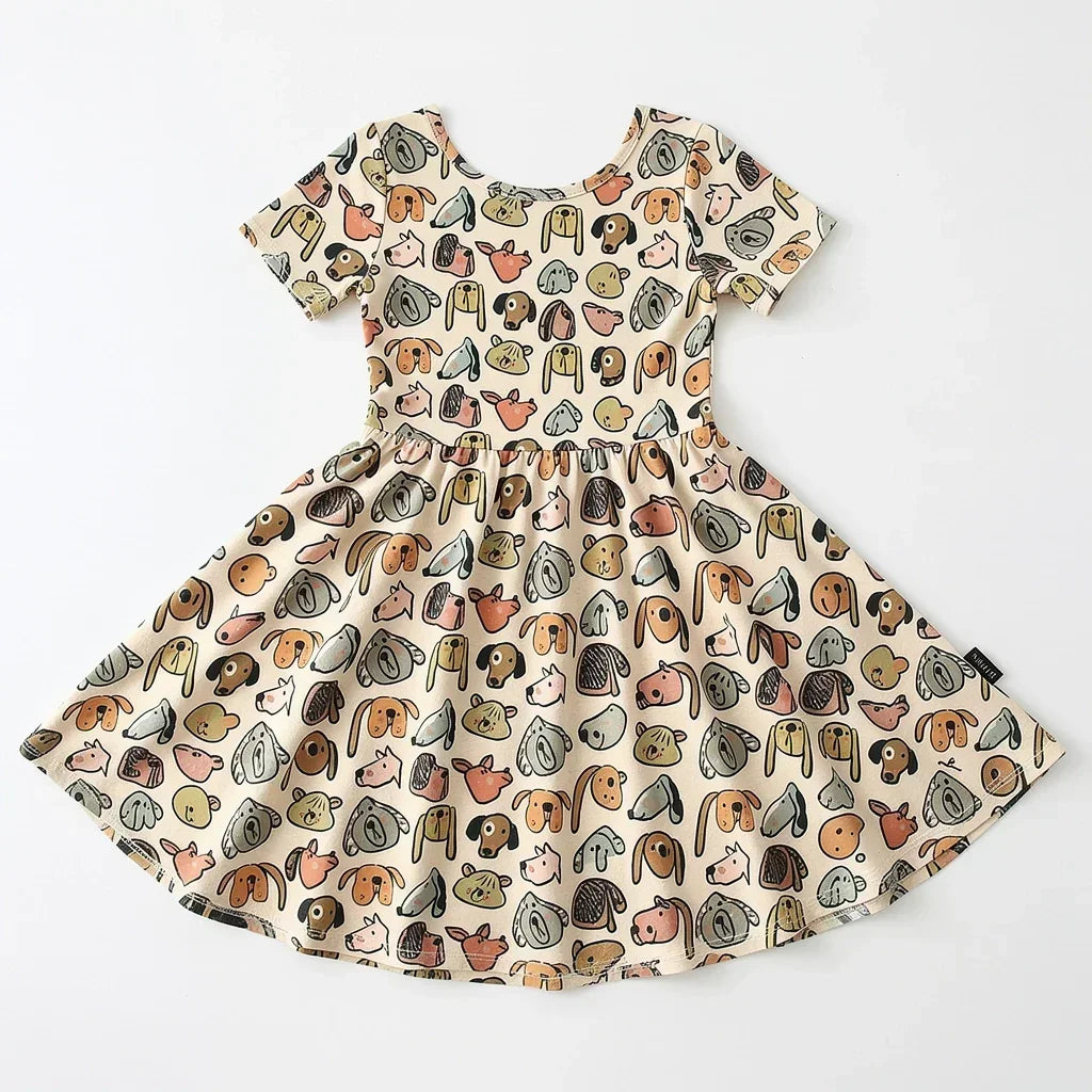Hundewelpen-Parade Skizze Bambus-Drehkleid