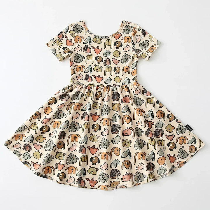 Hundewelpen-Parade Skizze Bambus-Drehkleid