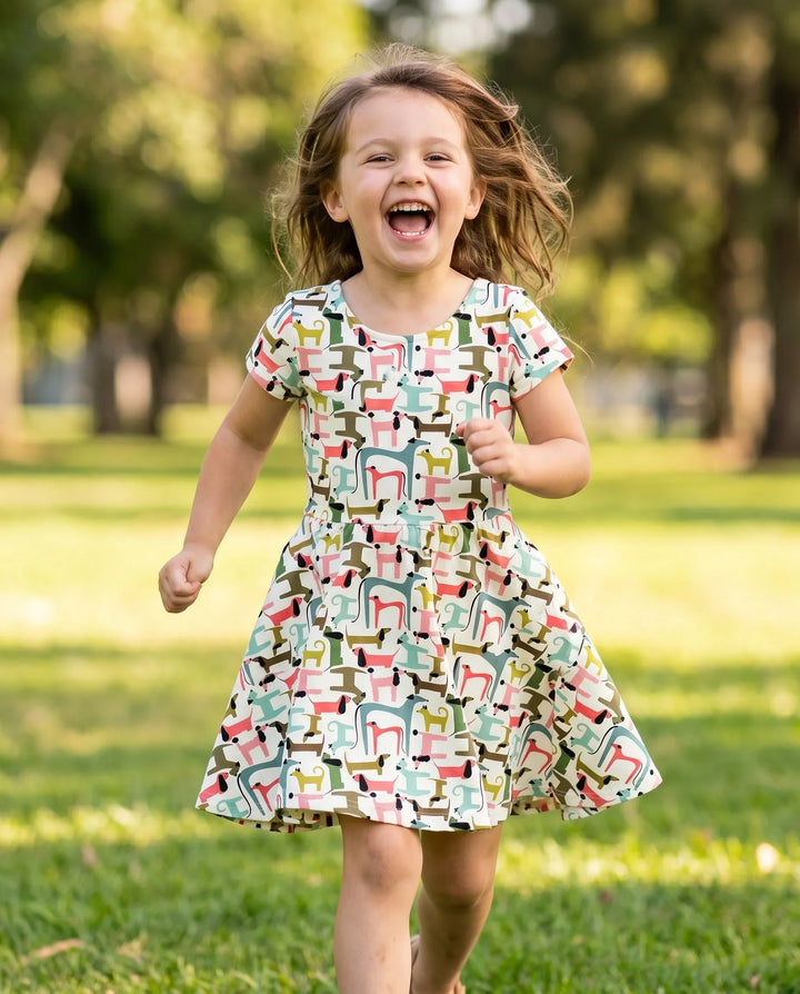 Modern Puppy Parade Bambus-Drehkleid