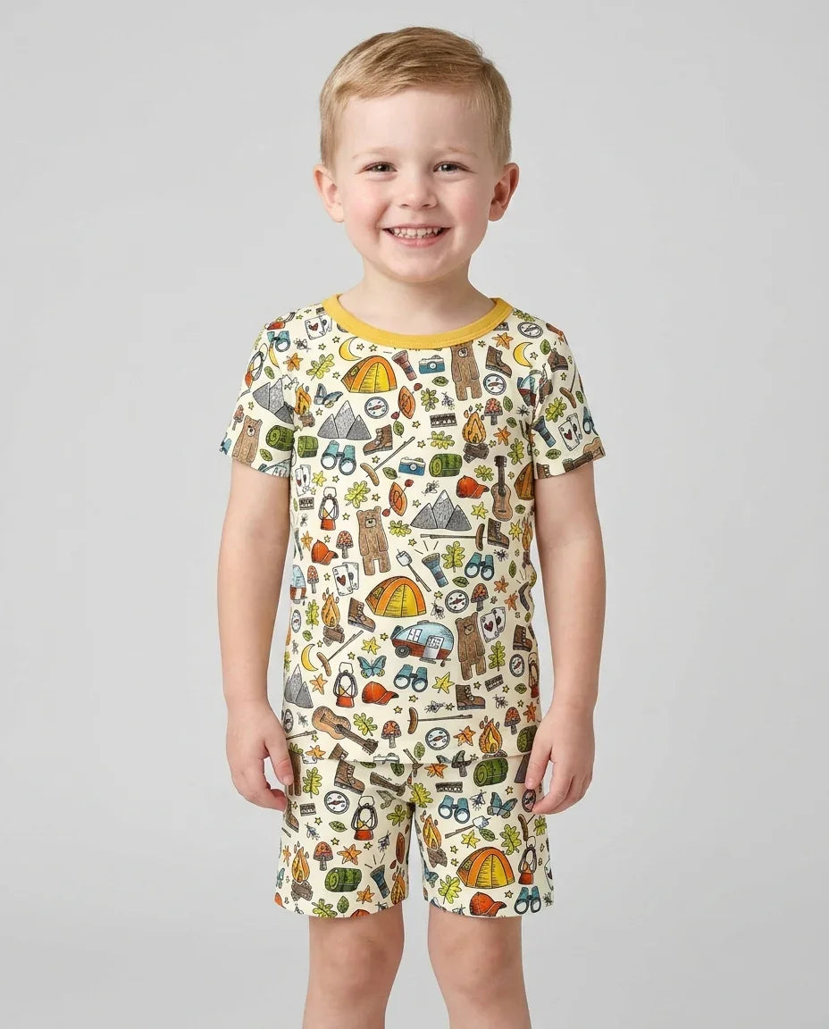 Template Zweiteiliges Pyjama-Set mit kurzen Ärmeln und Shorts