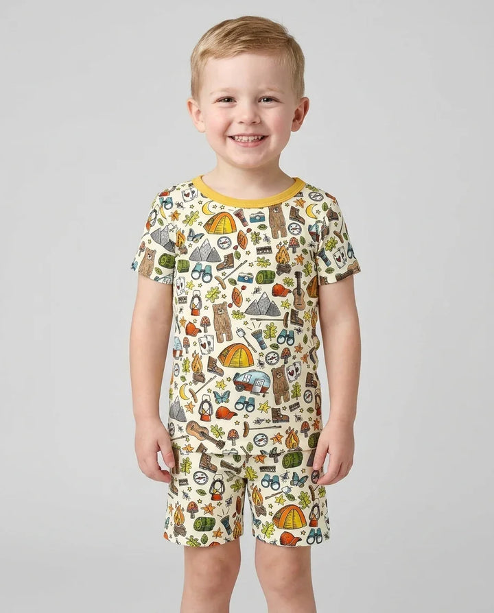 Template Zweiteiliges Pyjama-Set mit kurzen Ärmeln und Shorts