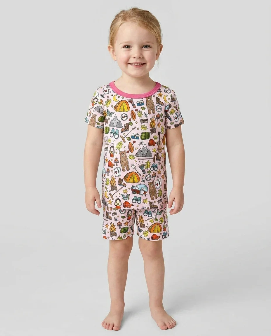 Template Zweiteiliges Pyjama-Set mit kurzen Ärmeln und Shorts