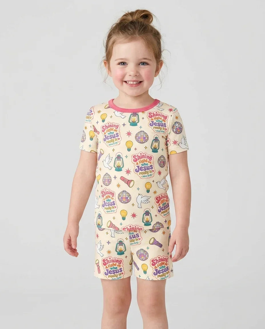 Template Zweiteiliges Pyjama-Set mit kurzen Ärmeln und Shorts