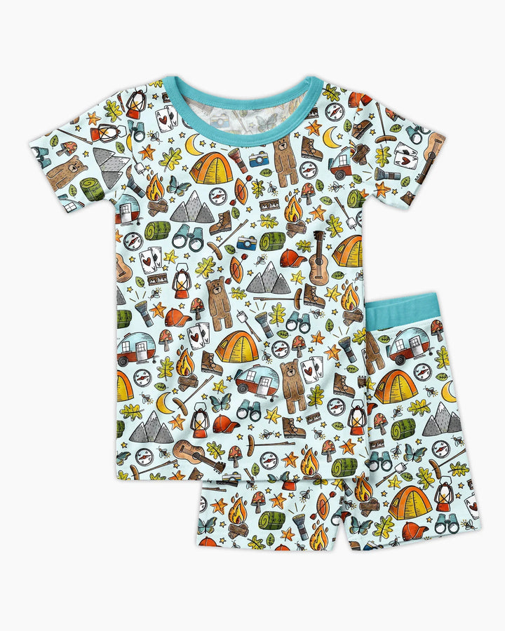 Template Zweiteiliges Pyjama-Set mit kurzen Ärmeln und Shorts