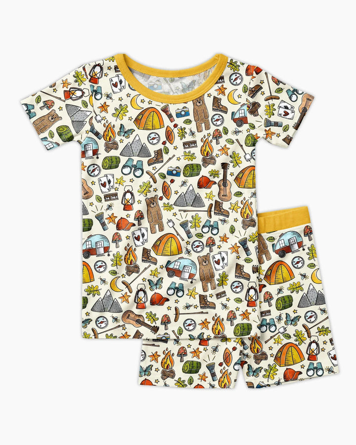 Template Zweiteiliges Pyjama-Set mit kurzen Ärmeln und Shorts