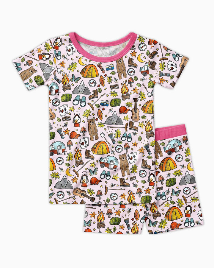 Template Zweiteiliges Pyjama-Set mit kurzen Ärmeln und Shorts