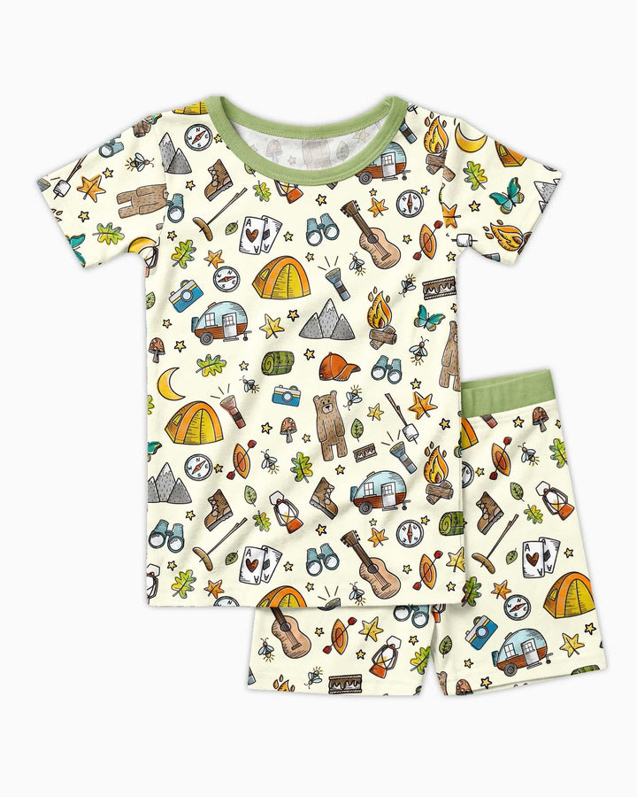 Template Zweiteiliges Pyjama-Set mit kurzen Ärmeln und Shorts