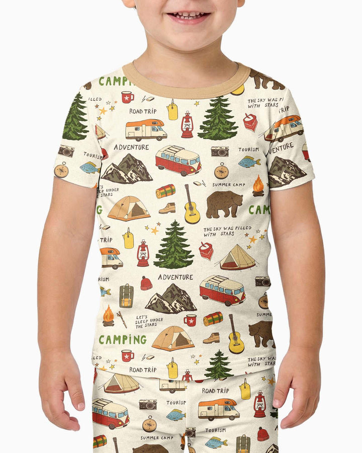 Template Zweiteiliges Pyjama-Set mit kurzen Ärmeln und Shorts