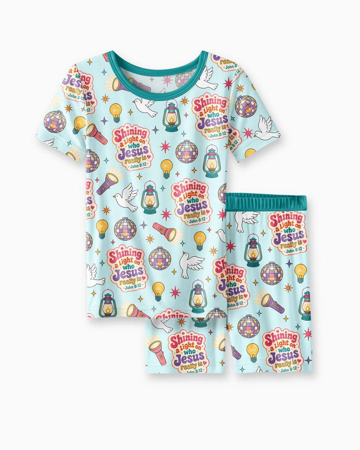 Template Zweiteiliges Pyjama-Set mit kurzen Ärmeln und Shorts