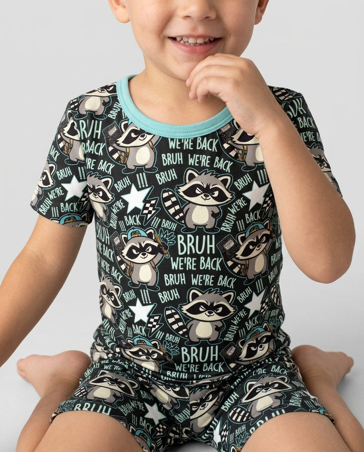 Template Zweiteiliges Pyjama-Set mit kurzen Ärmeln und Shorts