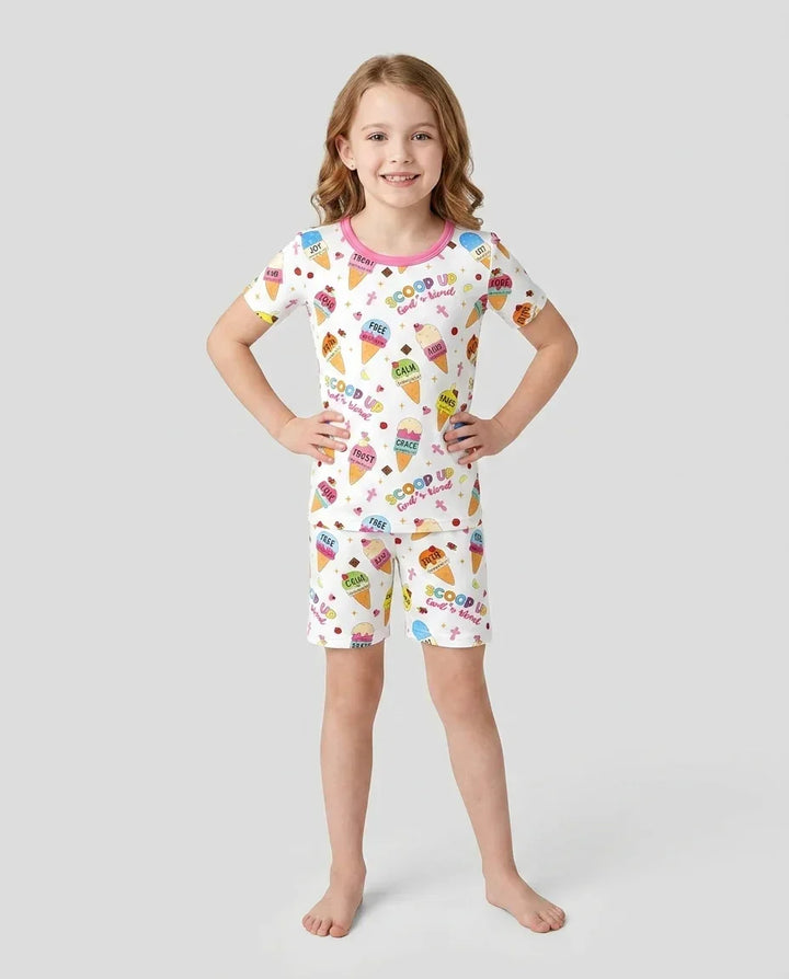 Template Zweiteiliges Pyjama-Set mit kurzen Ärmeln und Shorts