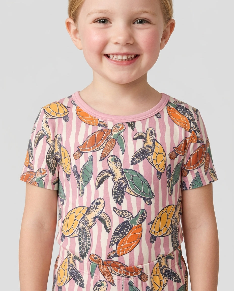 Template Zweiteiliges Pyjama-Set mit kurzen Ärmeln und Shorts