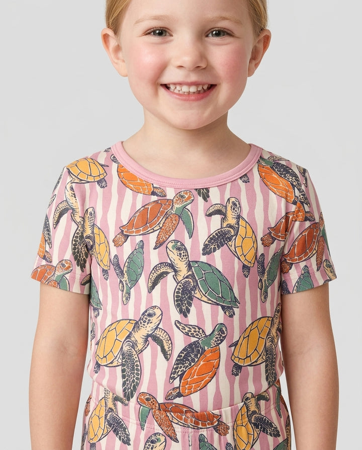 Template Zweiteiliges Pyjama-Set mit kurzen Ärmeln und Shorts