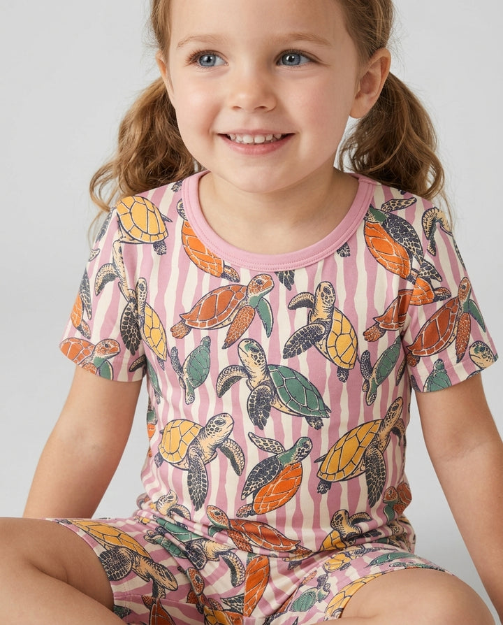 Template Zweiteiliges Pyjama-Set mit kurzen Ärmeln und Shorts