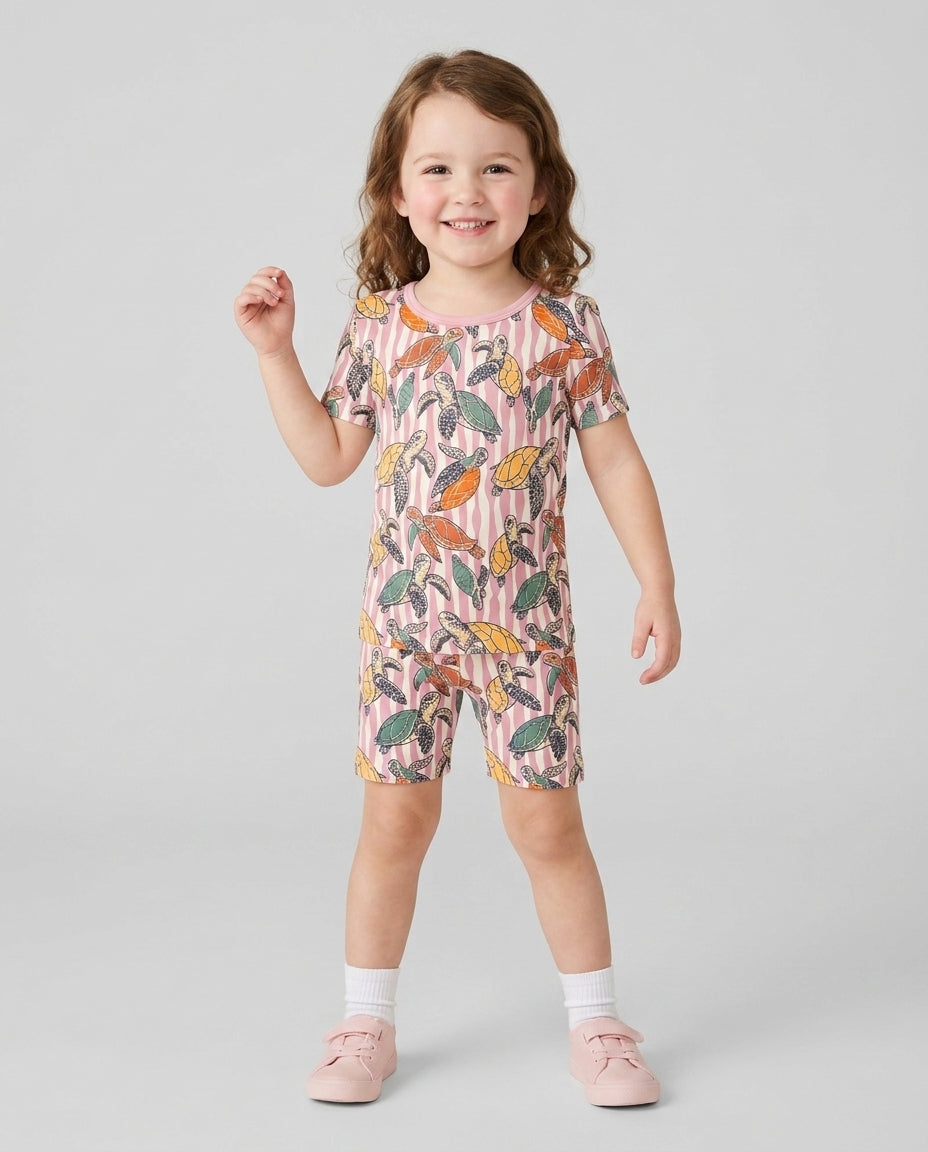 Template Zweiteiliges Pyjama-Set mit kurzen Ärmeln und Shorts