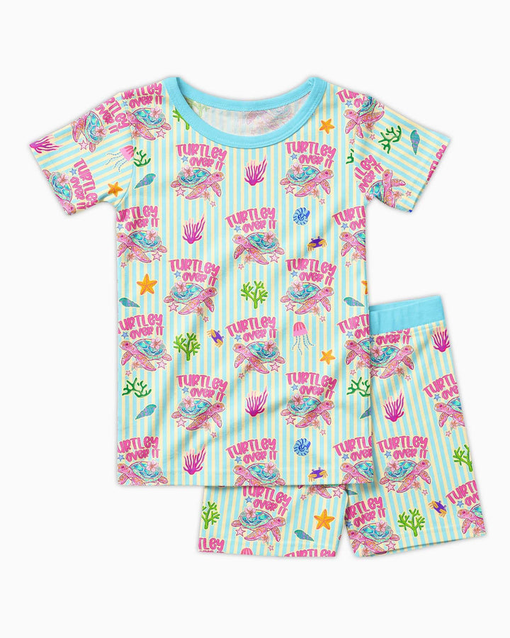 Template Zweiteiliges Pyjama-Set mit kurzen Ärmeln und Shorts