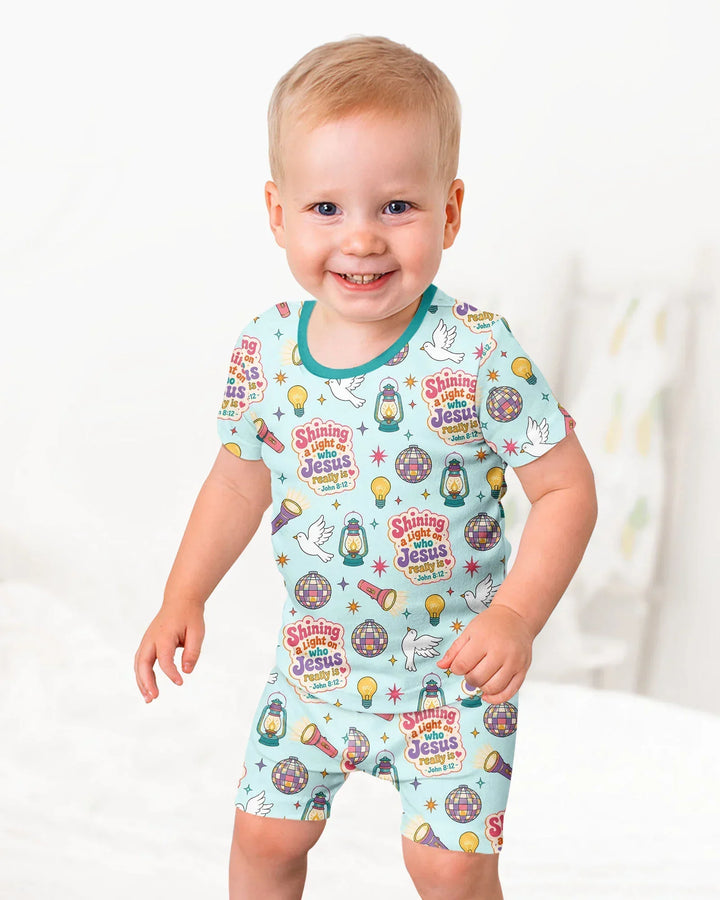 Template Zweiteiliges Pyjama-Set mit kurzen Ärmeln und Shorts