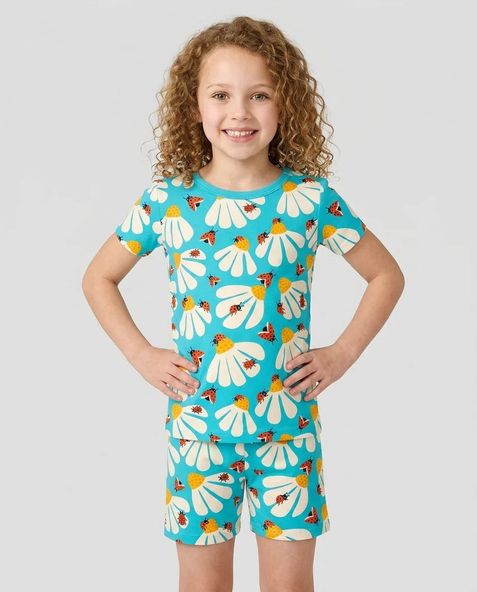 Template Zweiteiliges Pyjama-Set mit kurzen Ärmeln und Shorts