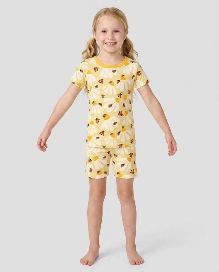 Template Zweiteiliges Pyjama-Set mit kurzen Ärmeln und Shorts