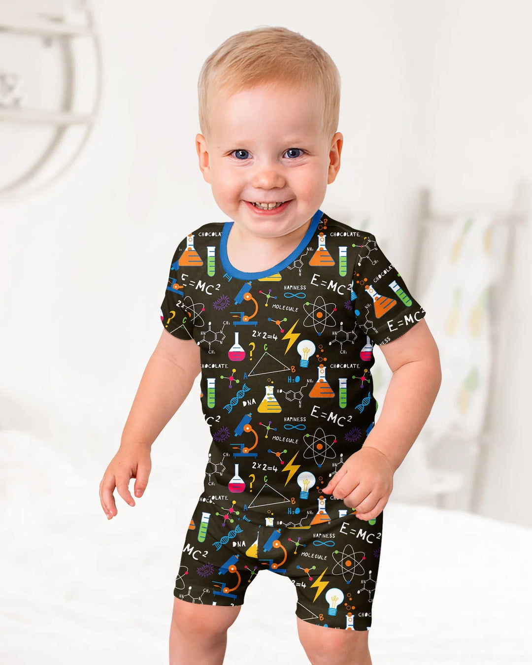 Template Zweiteiliges Pyjama-Set mit kurzen Ärmeln und Shorts