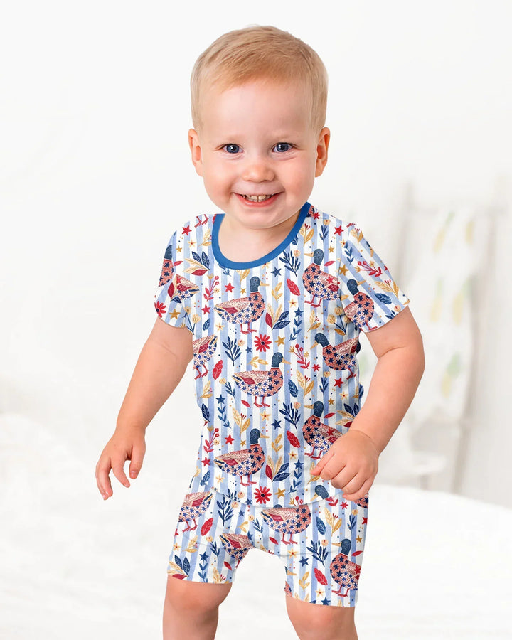 Template Zweiteiliges Pyjama-Set mit kurzen Ärmeln und Shorts