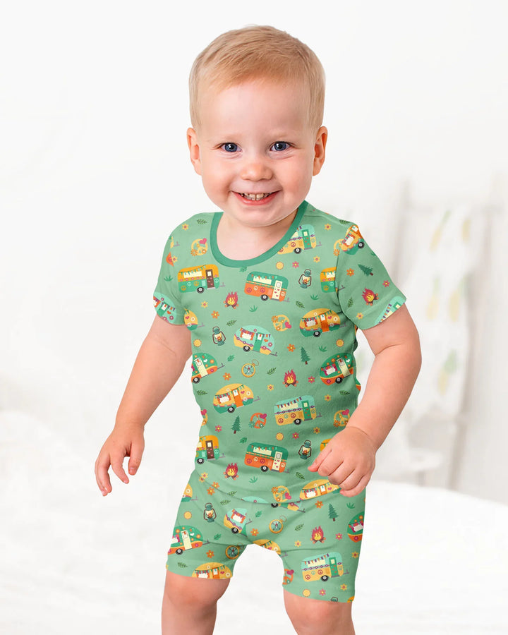 Zweiteiliges Pyjama-Set mit kurzen Ärmeln und Shorts im Sommer-Design