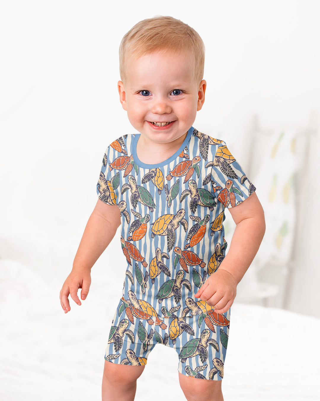 Template Zweiteiliges Pyjama-Set mit kurzen Ärmeln und Shorts