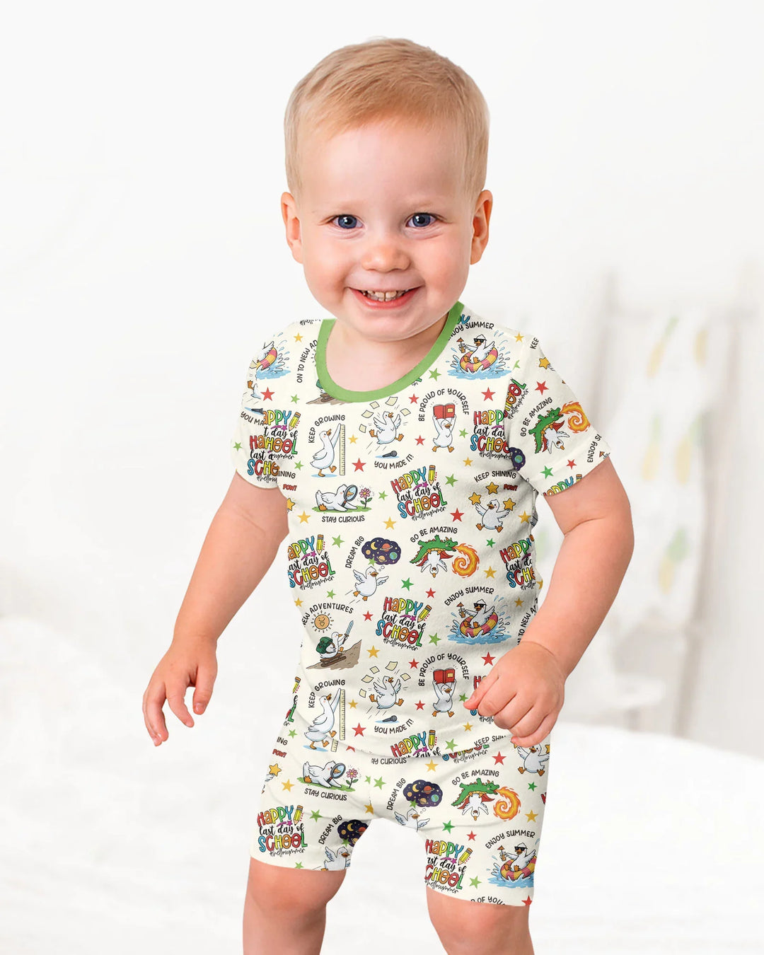 Template Zweiteiliges Pyjama-Set mit kurzen Ärmeln und Shorts