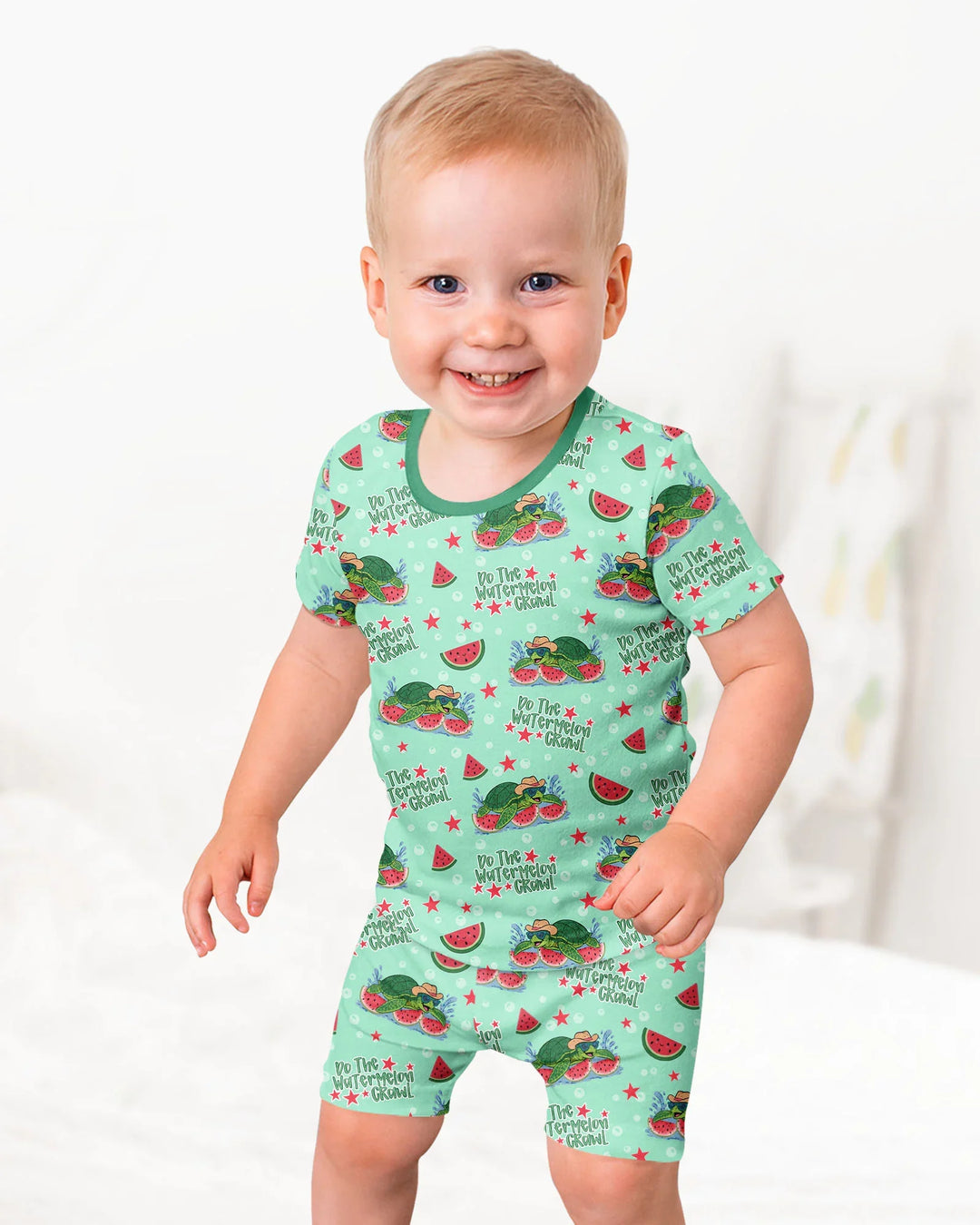 Template Zweiteiliges Pyjama-Set mit kurzen Ärmeln und Shorts