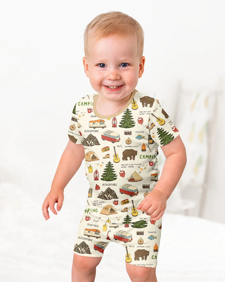 Template Zweiteiliges Pyjama-Set mit kurzen Ärmeln und Shorts