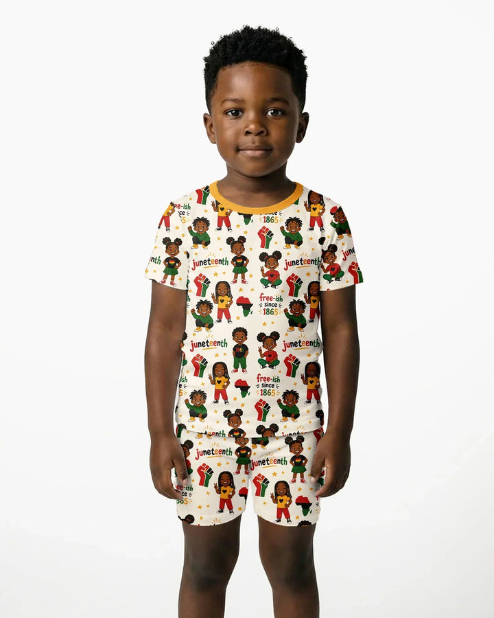 Template Zweiteiliges Pyjama-Set mit kurzen Ärmeln und Shorts