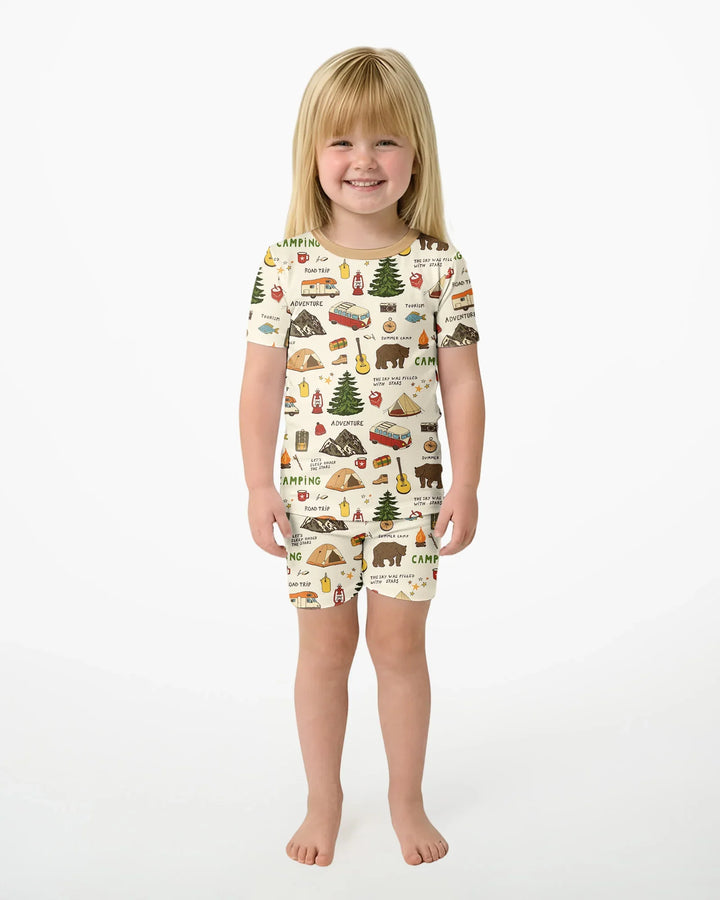 Template Zweiteiliges Pyjama-Set mit kurzen Ärmeln und Shorts
