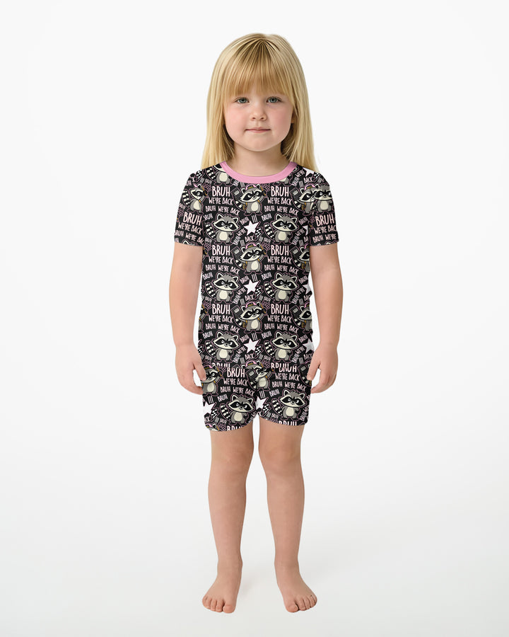 Template Zweiteiliges Pyjama-Set mit kurzen Ärmeln und Shorts
