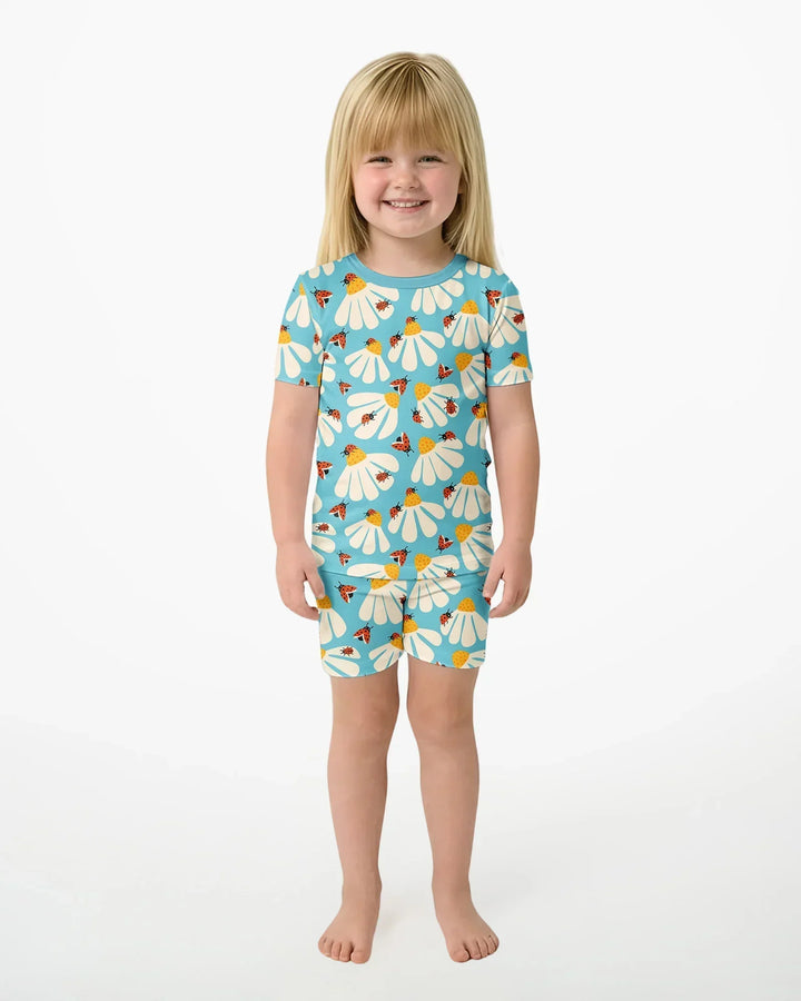 Template Zweiteiliges Pyjama-Set mit kurzen Ärmeln und Shorts