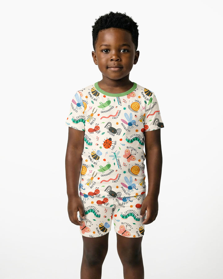 Template Zweiteiliges Pyjama-Set mit kurzen Ärmeln und Shorts