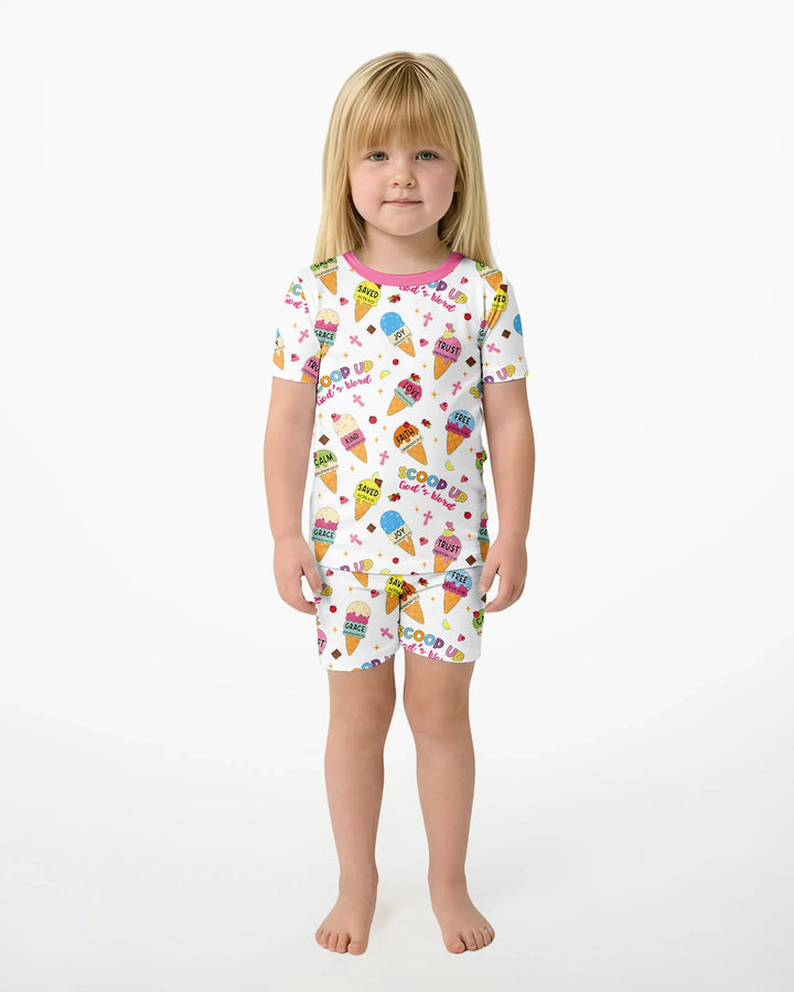 Template Zweiteiliges Pyjama-Set mit kurzen Ärmeln und Shorts