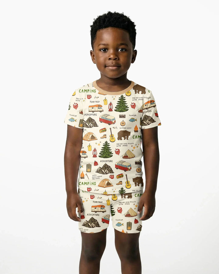 Template Zweiteiliges Pyjama-Set mit kurzen Ärmeln und Shorts