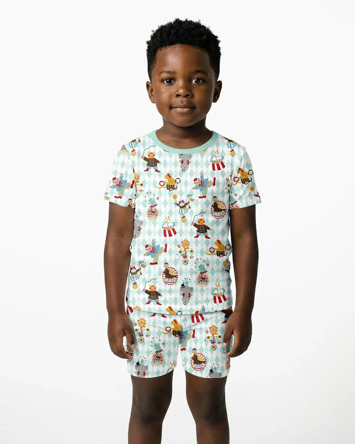 Template Zweiteiliges Pyjama-Set mit kurzen Ärmeln und Shorts