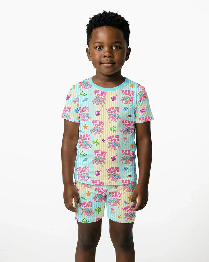 Template Zweiteiliges Pyjama-Set mit kurzen Ärmeln und Shorts