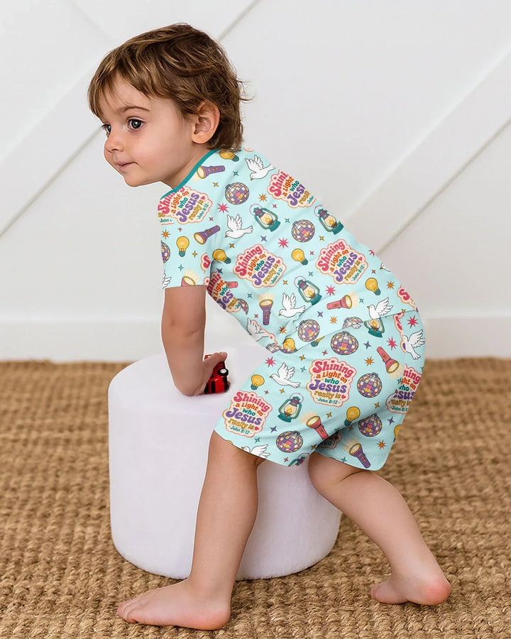 Template Zweiteiliges Pyjama-Set mit kurzen Ärmeln und Shorts