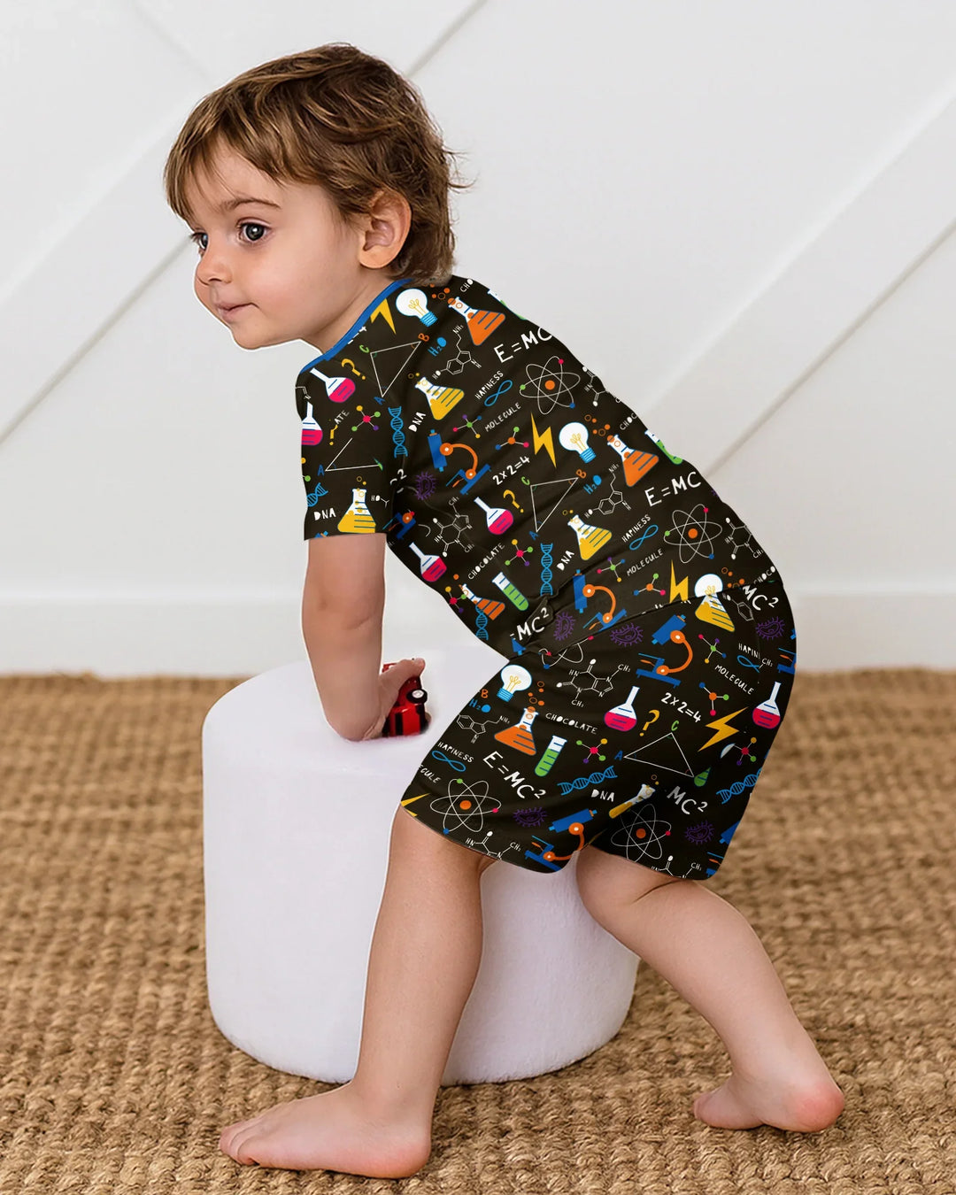 Template Zweiteiliges Pyjama-Set mit kurzen Ärmeln und Shorts