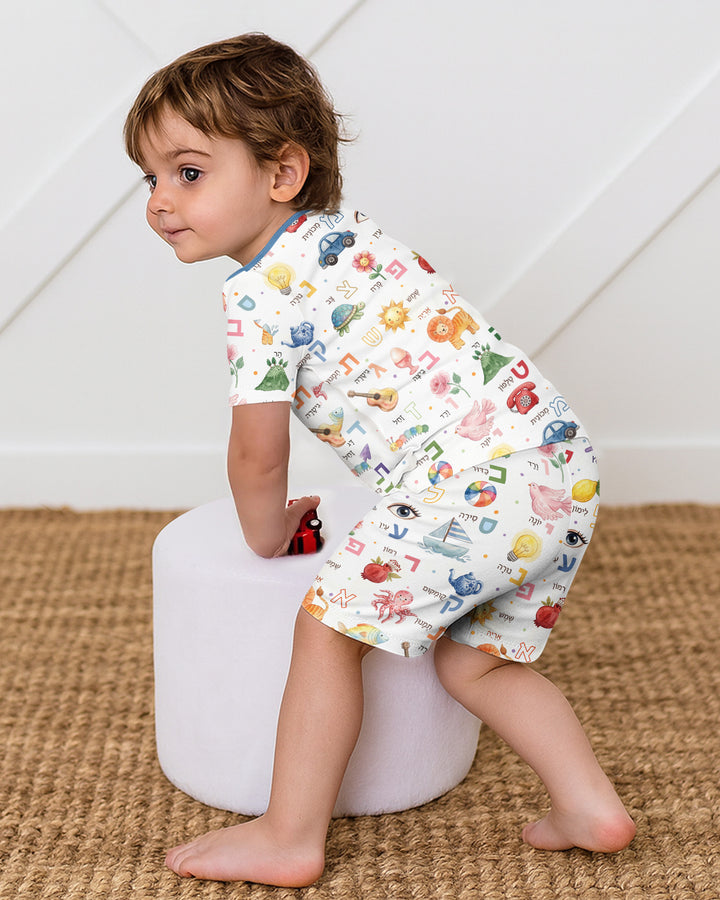 Template Zweiteiliges Pyjama-Set mit kurzen Ärmeln und Shorts