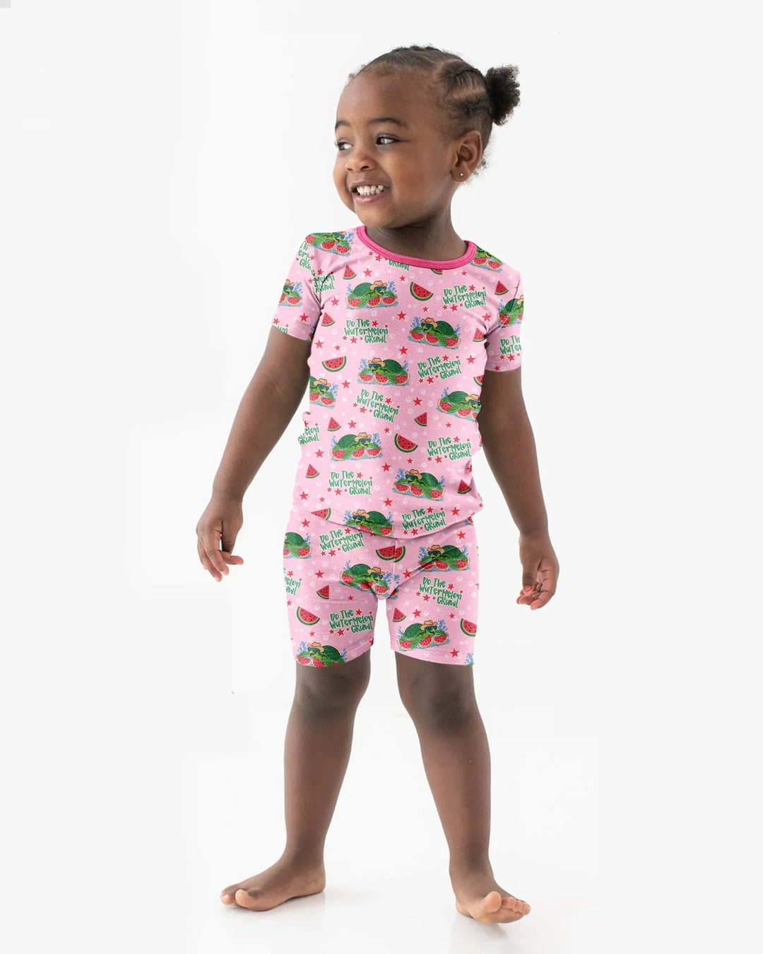 Template Zweiteiliges Pyjama-Set mit kurzen Ärmeln und Shorts