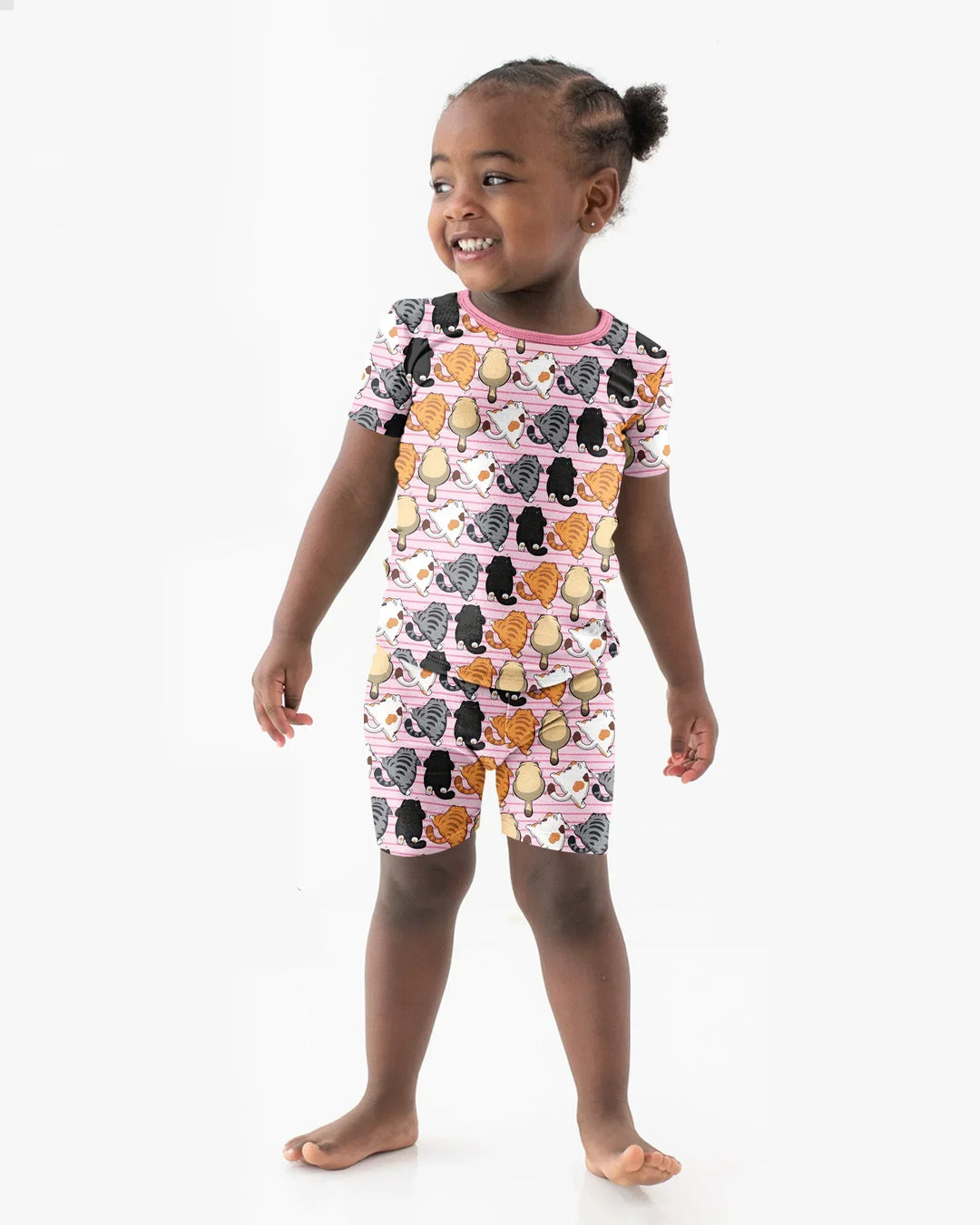 Template Zweiteiliges Pyjama-Set mit kurzen Ärmeln und Shorts