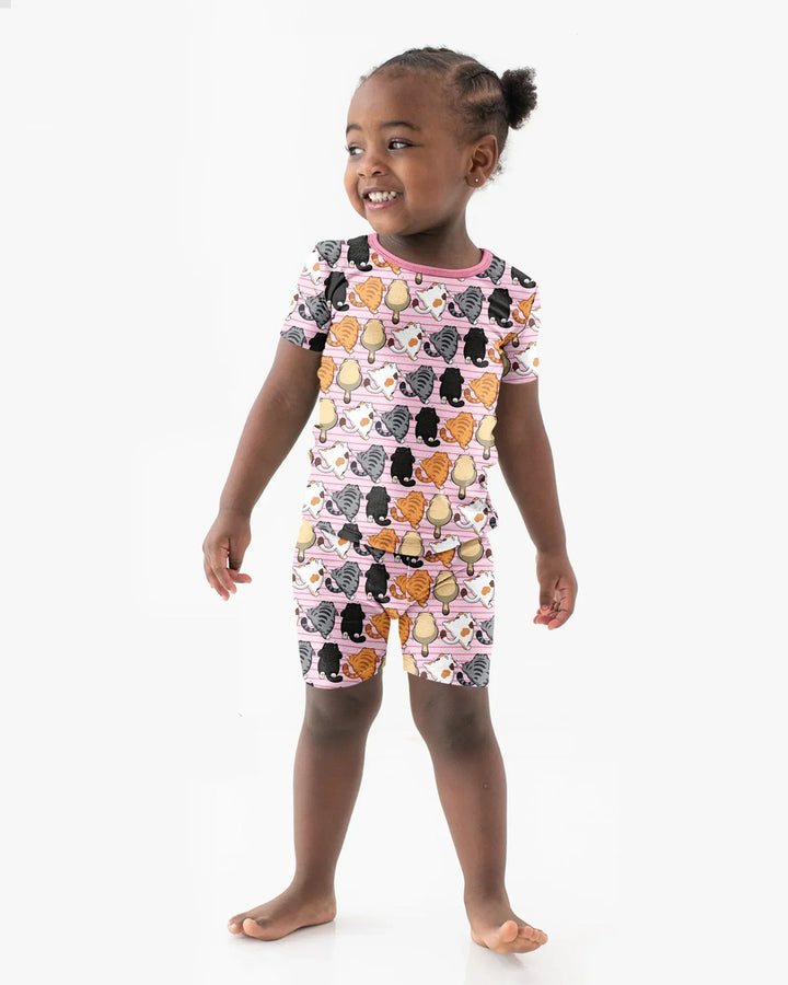 Template Zweiteiliges Pyjama-Set mit kurzen Ärmeln und Shorts