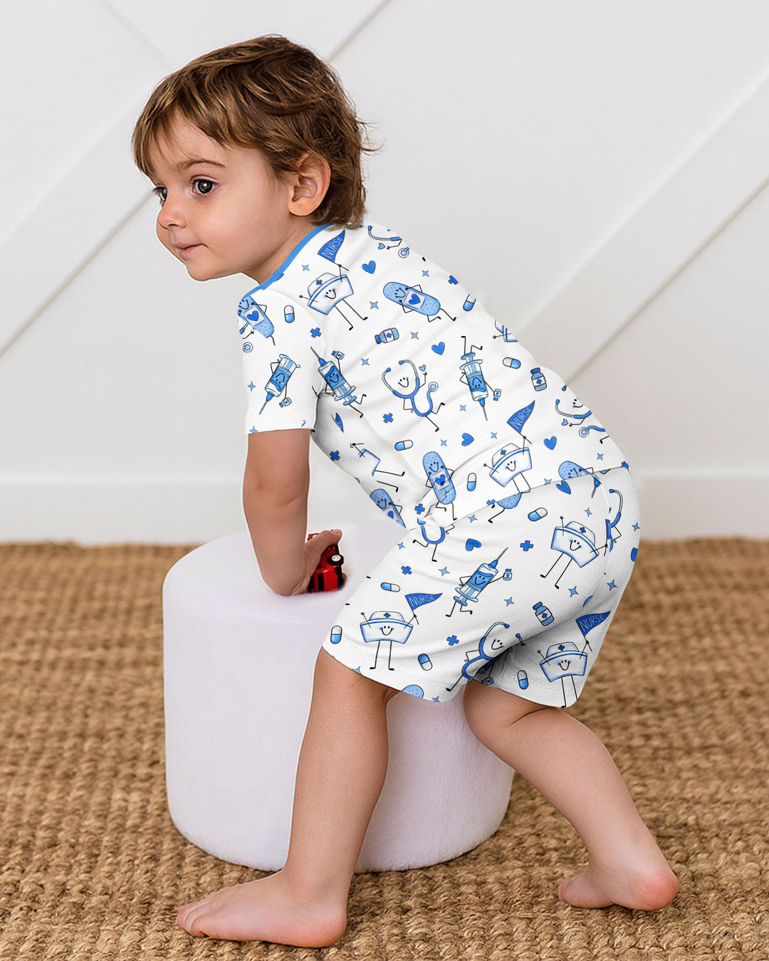 Template Zweiteiliges Pyjama-Set mit kurzen Ärmeln und Shorts